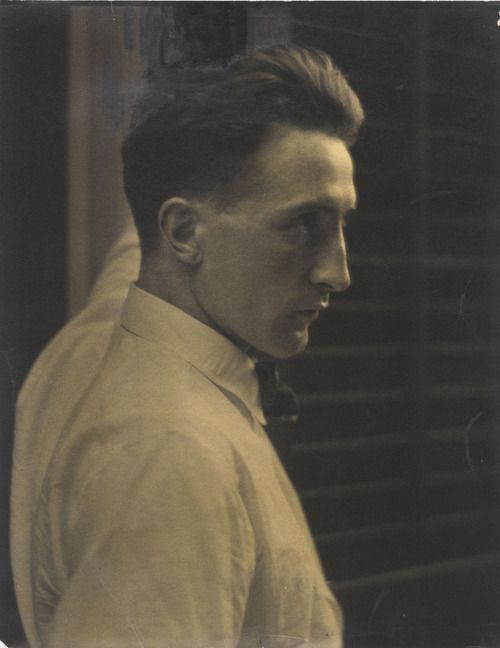 kaos-calmo:Marcel Duchamp, 1917, photo by Edward Steichen.