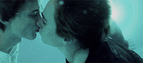 Résultat de recherche d'images pour "skam gay kiss"