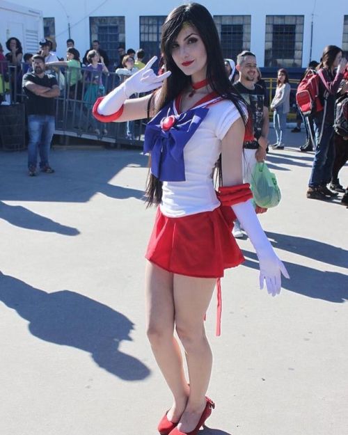 love-cosplaygirls:Sailor Mars (By @SahBravin - Tw)