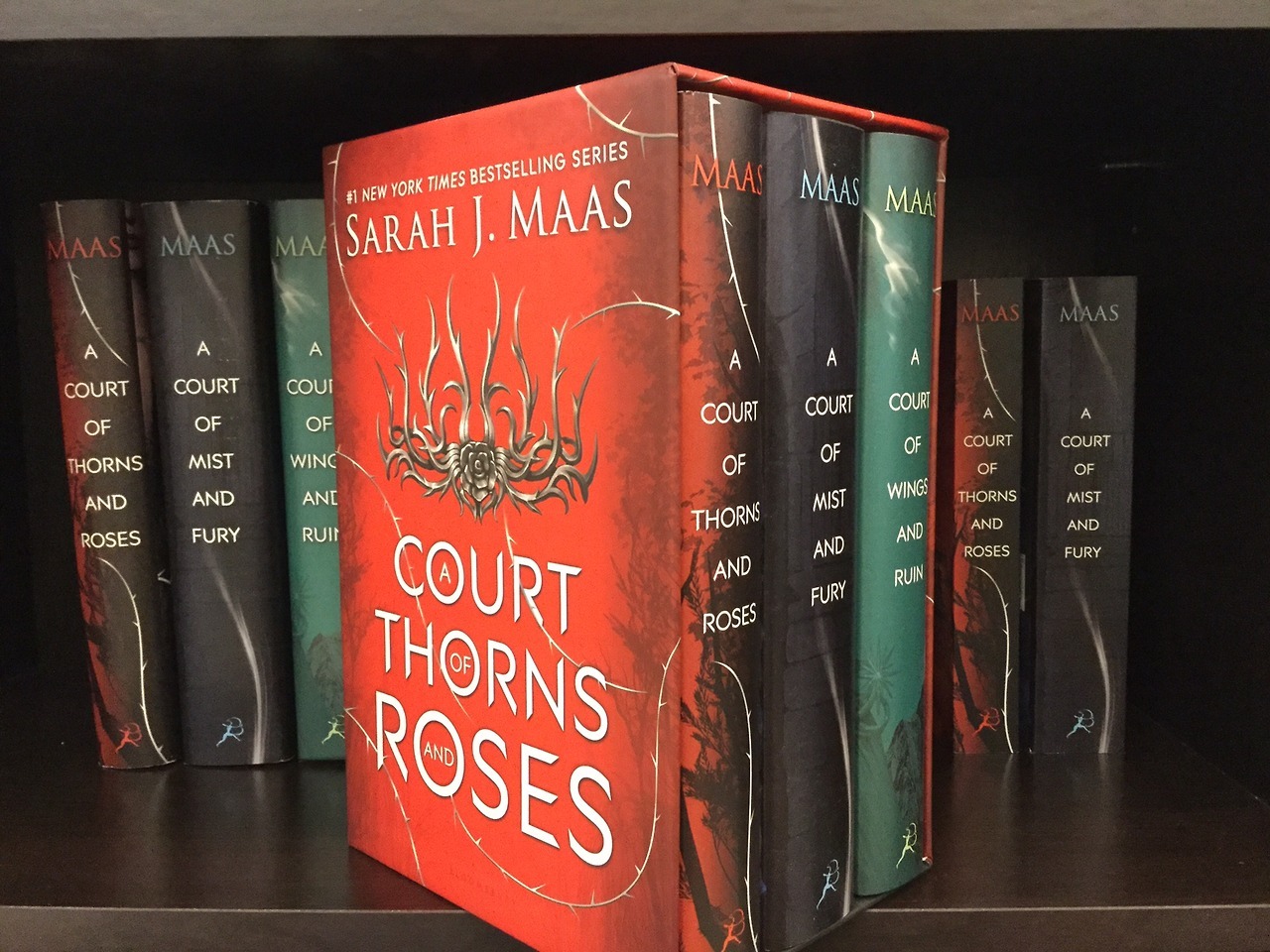 a court of thorns and roses hardcover