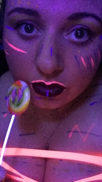 browneyedpuertorican:Alil black light fun