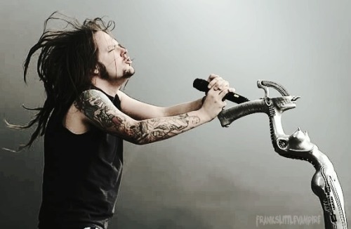 jonathan davis korn singer metal alternative metal nu metal live dreadlocks dreads tattoos eyebrow piercings love ya