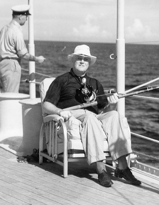 who did president roosevelt let join the u.s. navy during world war ii