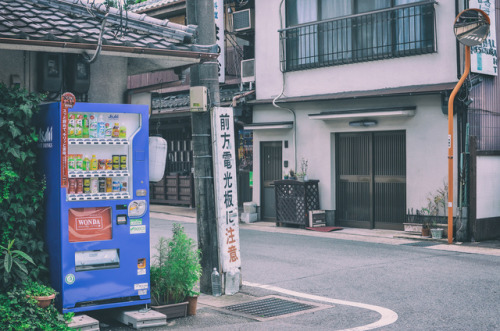 inefekt69:Japan - literally a vending machine on every corner