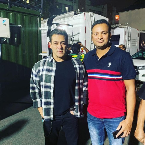 „★ STUD… Salman Khan cu fanul Anzar Khan în platoul Radhe (21 decembrie 2019)! “