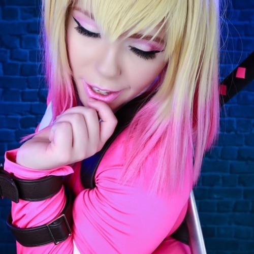 Gwenpool makeup on point 