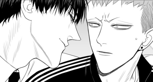 opintheot:Mo Guan Shan wearing He Tian’s jacket 