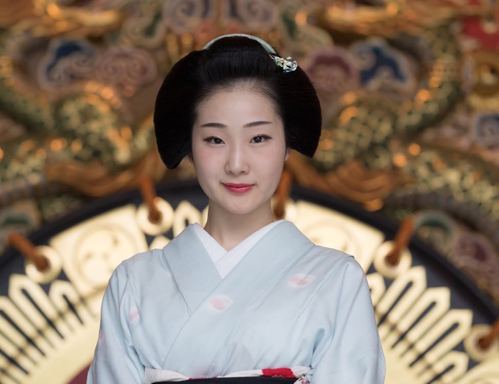 Untitled — oiran-geisha: The maiko Toshiemi in a casual...