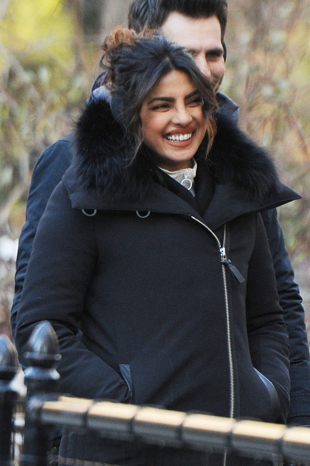 yoga pants lovr — celebsofcolor: Priyanka Chopra on the ...