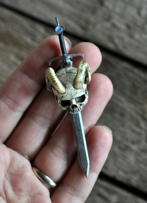 sosuperawesome:Skull Jewelry / Miniatures / Jewelry Box Umay...