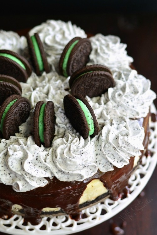 foodffs:Oreo Mint Chocolate Chip CheesecakeReally nice...