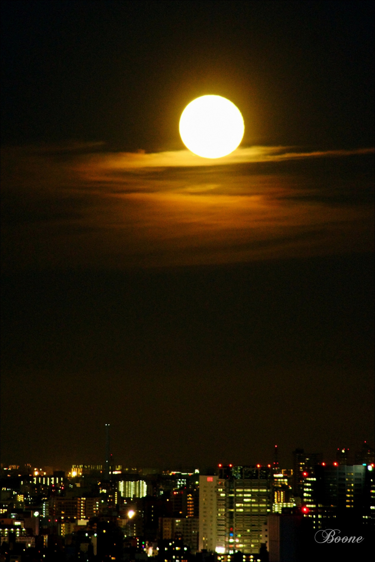 the-living-full-moon-in-japan