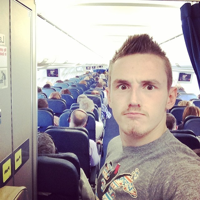 Tom Syndicate — Airplane Selfie