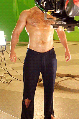 Henry-cavill-shirtless GIFs - Get the best GIF on GIPHY