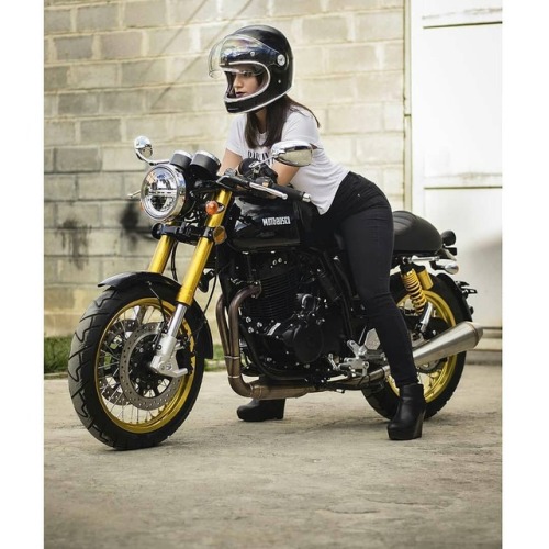 ๐ caferacerpasion.com ๐ Yes sister! Beautiful Cafe Racer and our...