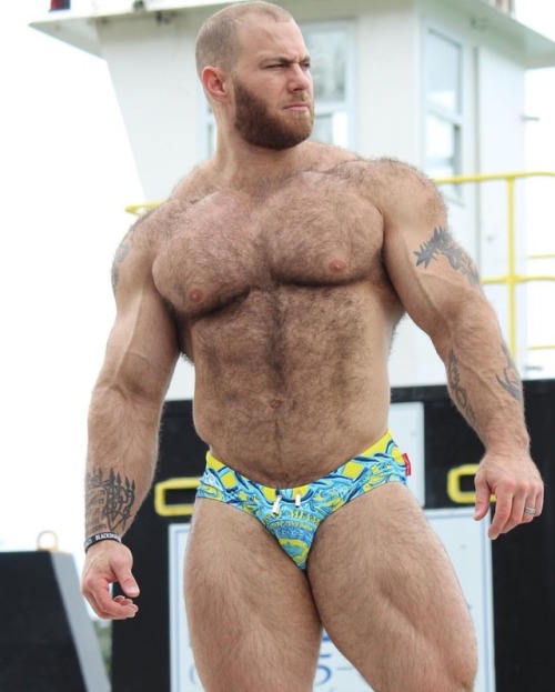 Hot Muscular Men