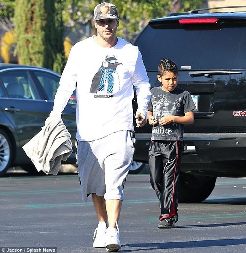 Kevin Federline World • Kevin Federline out with son Kaleb