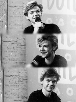 Thomas Sangster Lockscreen Tumblr