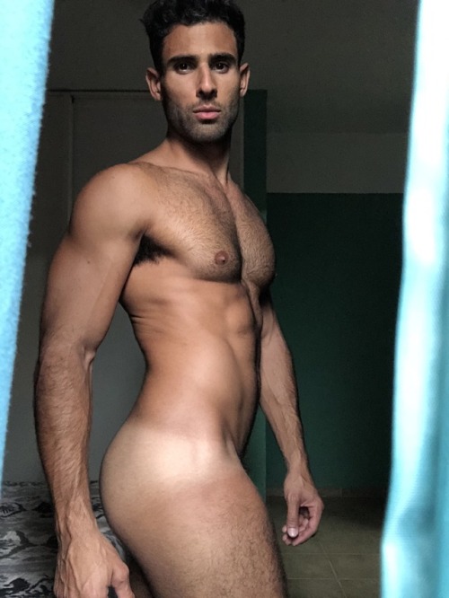 bootybootynomi:reallyhotwantedmess:Pablo Hernandez!!! Hung...