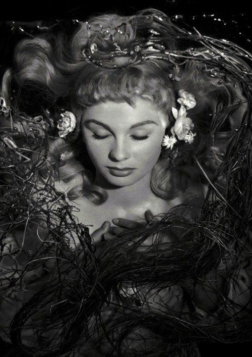 miss-vanilla:Jean Simmons as Ophelia on the set of ‘Laurence...