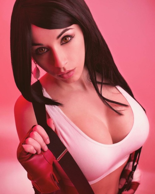 cosplaygonewild:Giada Robin as Tifa Lockhart (Final Fantasy...