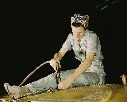 sweetappletea:
“ rouquinoux:
“ The real Bomb Girls in wartime in USA, in the 40’s.
”
HELL YEAH
”