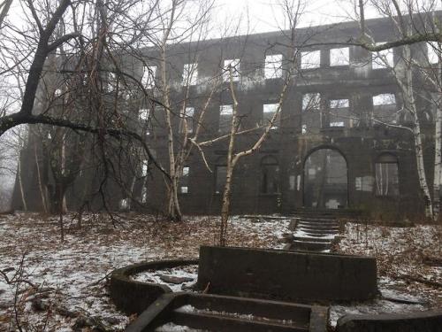 abandonedandurbex:Long since forgotten Overlook Hotel in the...