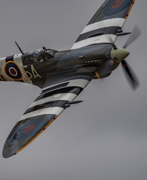 tom-von-thun:utwo:Spitfire© MKoneeyeVintage Archive