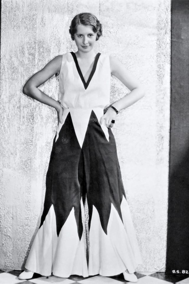 Tinseltown Royalty - Barbara Stanwyck in 1931 promo shot. This outfit...