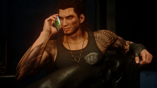 ffxvadmiration:Don’t mind Gladio talking to game app