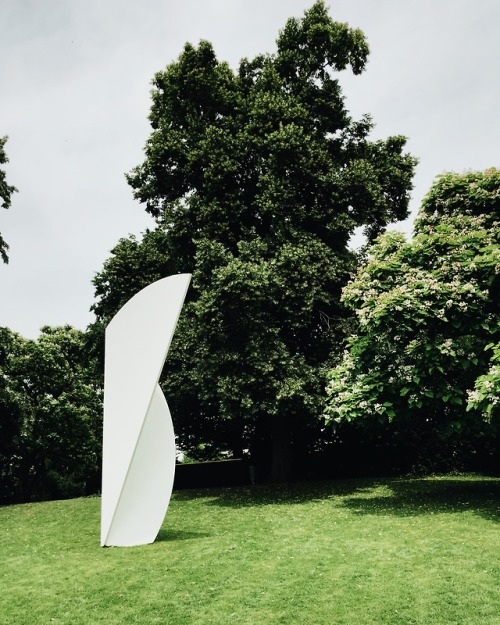 night-man-jon-gasca:Beyeler garden with Ellsworth Kelly...