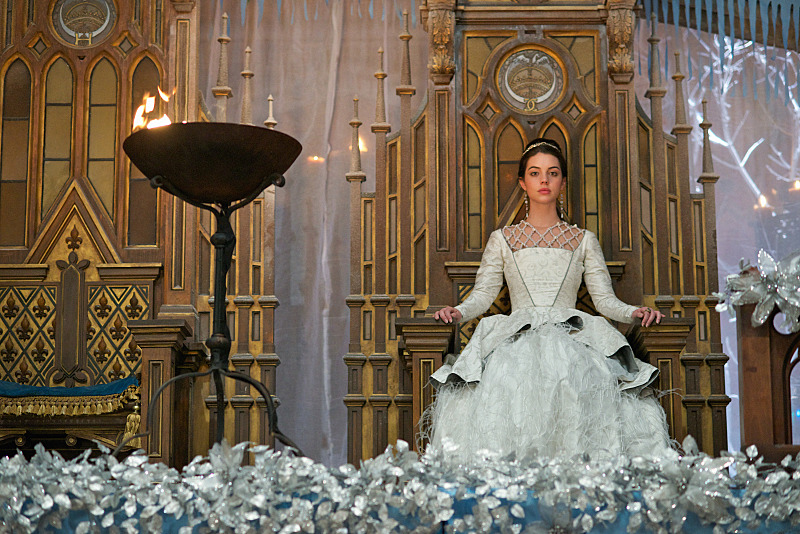 The Cw S Reign Fashion Style