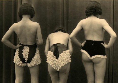 misskayonyx:Vintage fetish, c.1920s