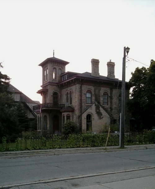 victorianhouses:Beautiful old Victorian in downtown Brantford...