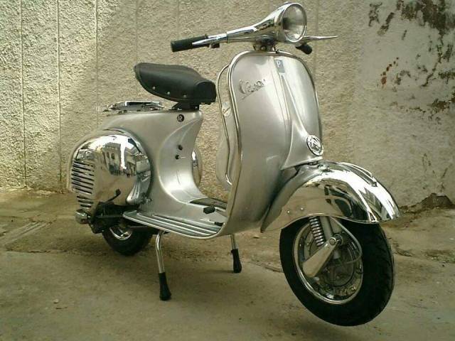 A Vespa with chrome in all the right places. - All things Lambretta & Vespa