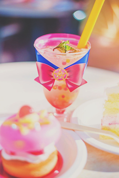 ashsnapem:Sailor Moon dessert items from Universal Studios...