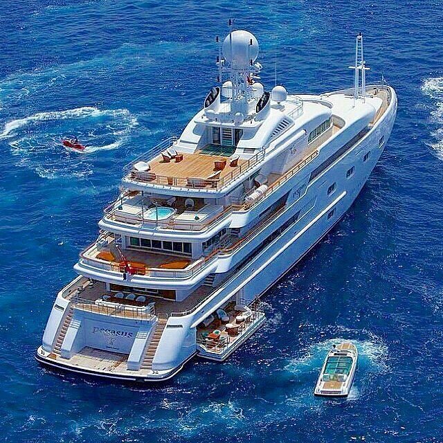 yacht lifestyle images