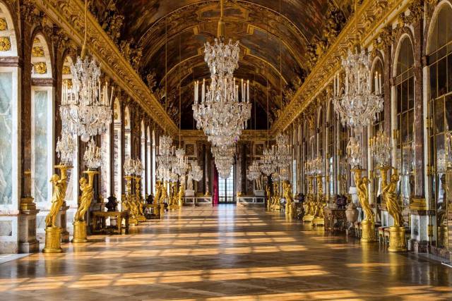 Prince de Versailles — prince-de-versailles: The glittering...