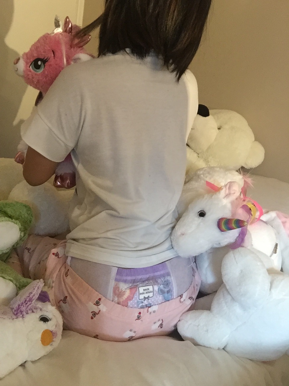 Diaper girl. Девочка in diapers. Девушки diaper. Abdl девушки. Кукла abdl.