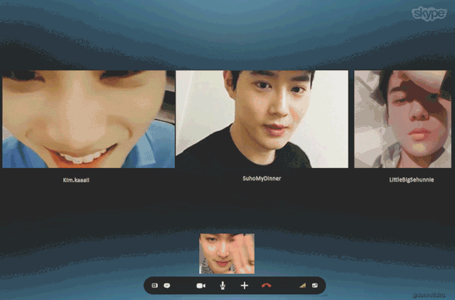 Jonini - [GIF] Yixing called the leader and Dance Line “I...