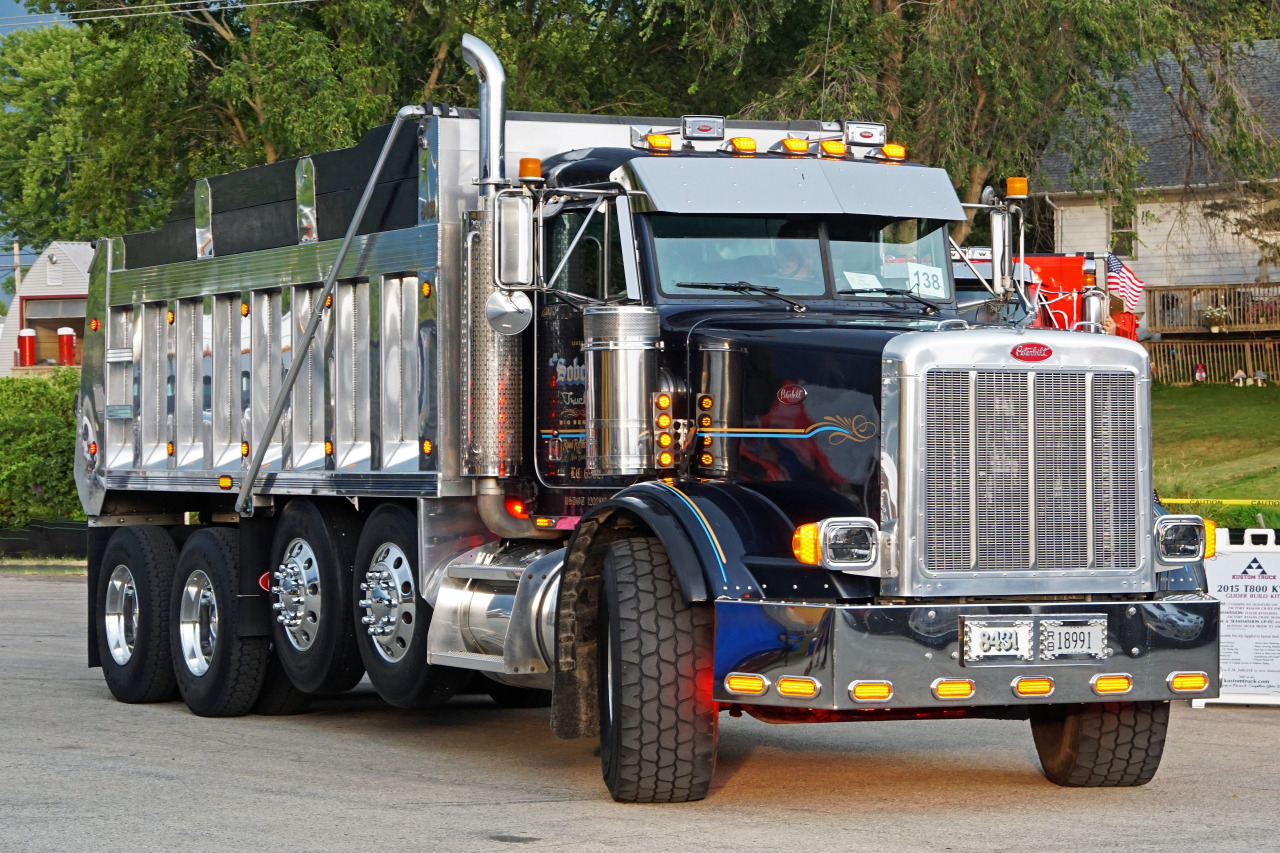 Semitrckn — Peterbilt custom 367 quad axle dump