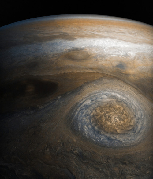 astronomyblog:Juno in Jupiter (the images that appear the juno...