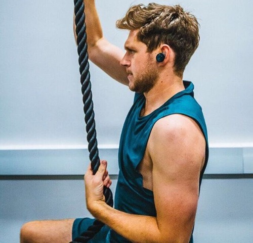 blogginjh:Niall’s paid sponsorship with bose pics via...