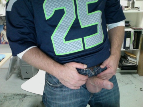 alexfillmoore:coacheswithdirtyminds:Coaches dick out at...