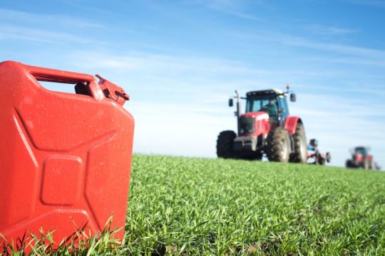 biodiesel, diesel verde, campo, trator, galão de combustível