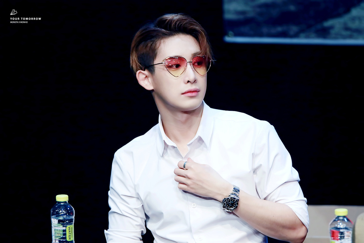 [appreciation] Wonho With Glasses Is The Most Beautiful Thing Ever Celebrity Photos Onehallyu