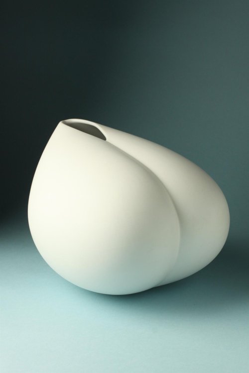 enkelstudio:Vase sculpture afrodite designed by Tapio...