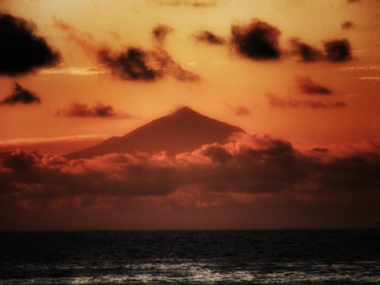 es el otoño, que enloquece | © víctor m. alonso en la imagen el Teide visto desde mi isla, Gran Canaria in the picture the mount...