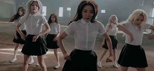 LOONA yyxy odd eye circle loona 1/3 kgif mine imma flop but heres my contribution