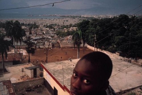 ouilavie:Alex Webb. Port au Prince. Haiti. 2000. Storm light...